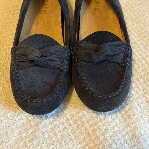 Vionic‎ Suede Moccasins with Bow Detail Norah Outerspace size 6.5 - Picture 6 of 9